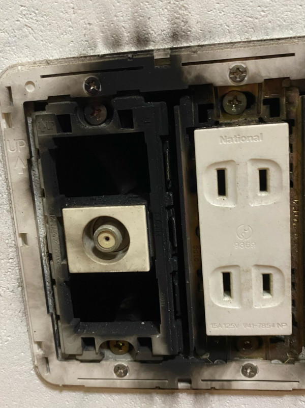 雷暴會燒著屋企電器？苦主家中遭落雷直接擊中！電視突爆炸冷氣飛走 消防警告：只關機根本無用
