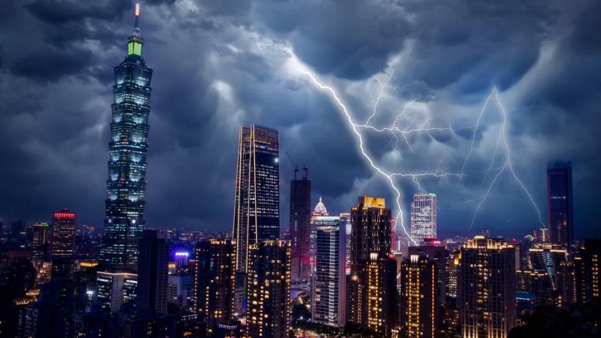 雷暴會燒著屋企電器？苦主家中遭落雷直接擊中！電視突爆炸冷氣飛走 消防警告：只關機根本無用