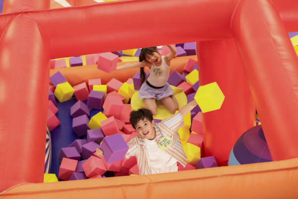 【暑假好去處】荃灣廣場「HYPER·KIDS水陸躍動挑戰站」！1,600呎水上樂園+充氣極限障礙賽（附換領詳情）