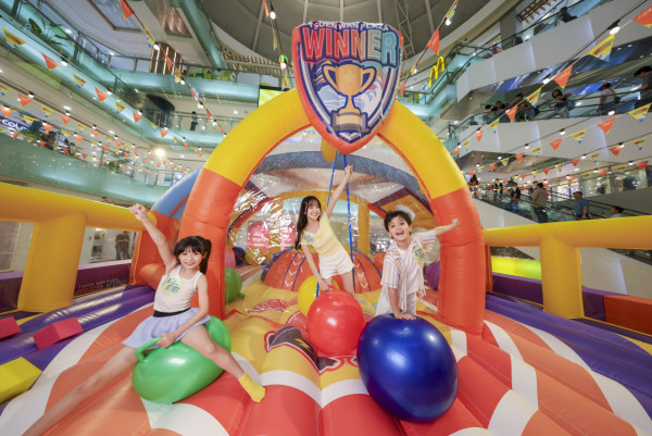 【暑假好去處】荃灣廣場「HYPER·KIDS水陸躍動挑戰站」！1,600呎水上樂園+充氣極限障礙賽（附換領詳情）