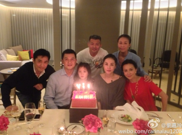 王菲20岁小女儿李嫣近照曝光兔唇完美蜕变！175cm高冷美人气质完美复刻妈妈