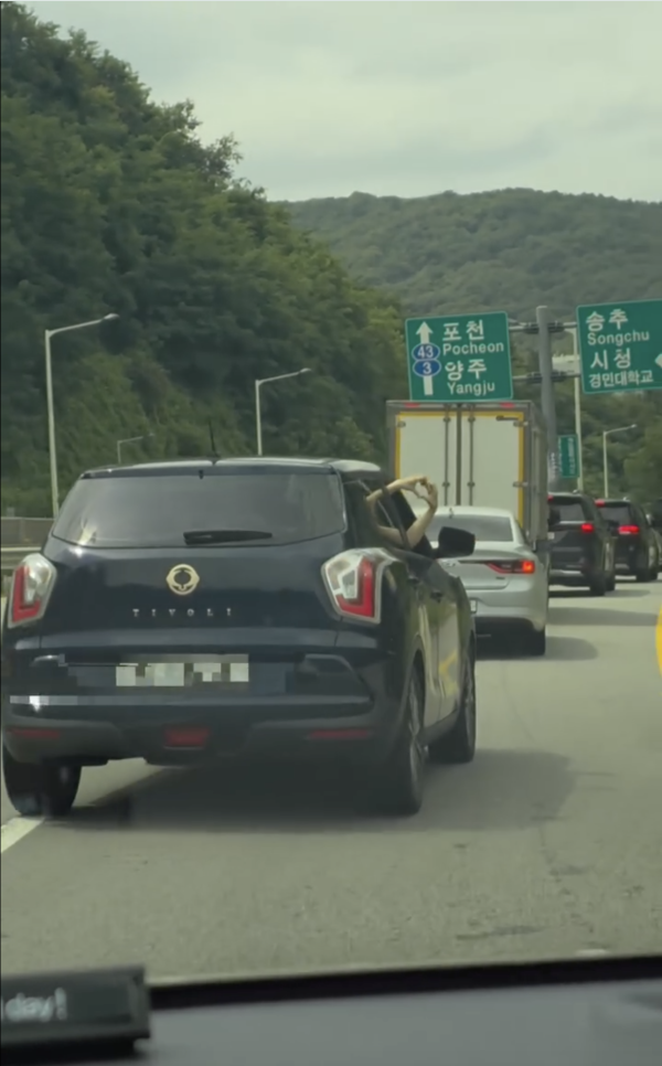 打尖竟無人鬧？韓國車切線影片網絡爆紅！乘客位1舉動反獲網民大讚【有片睇】