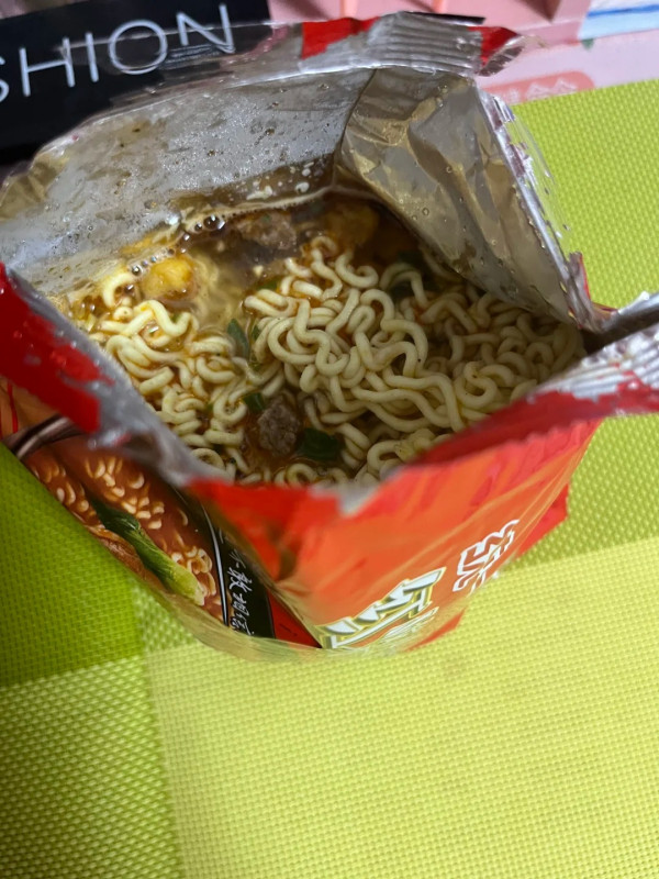 即食麵煮法｜袋裝即食麵直接加滾水焗？專家警告隨時吞微塑膠傷肝 附食安中心正確指引