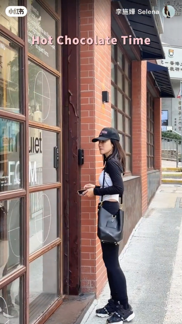45歲李施嬅兩度被飛後公開單身生活！一舉動證明恨脫單仍然渴望愛情