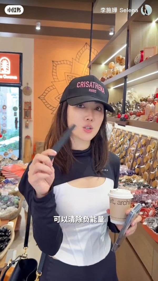 45歲李施嬅兩度被飛後公開單身生活！一舉動證明恨脫單仍然渴望愛情