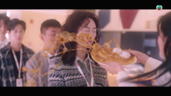 夫妻的博弈花絮｜郭柏妍「淋咖喱」幕後片曝超強反差萌！不敢冒犯前輩獲高海寧暖心鼓勵