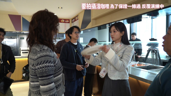 夫妻的博弈花絮｜郭柏妍「淋咖喱」幕後片曝超強反差萌！不敢冒犯前輩獲高海寧暖心鼓勵