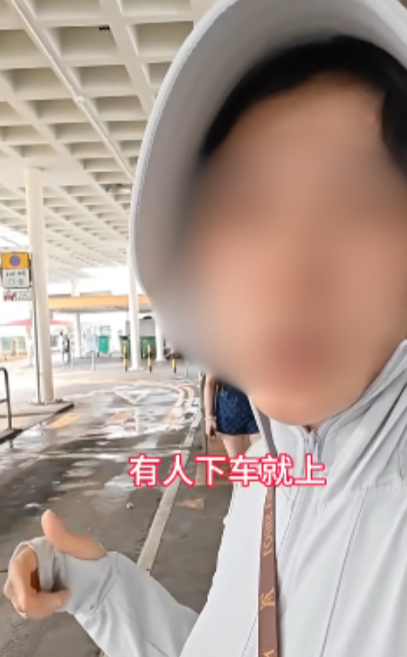 内地女游港因1原因截出租车遭狠拒！批“有钱不赚” 网友力撑司机“教做人”