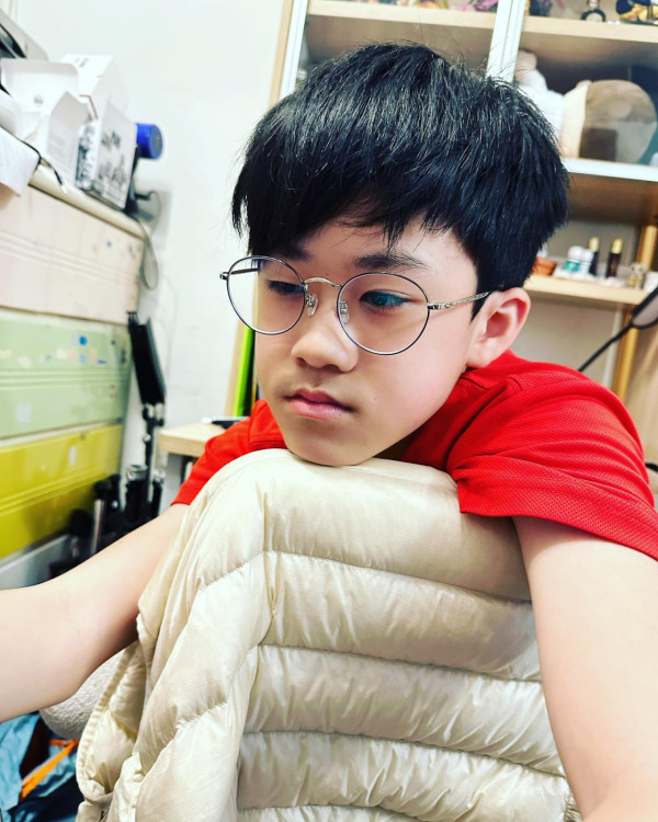 《愛回家》童星Philip仔暫別幕前久違現身！15歲近況暴風長高蛻變帥氣少男