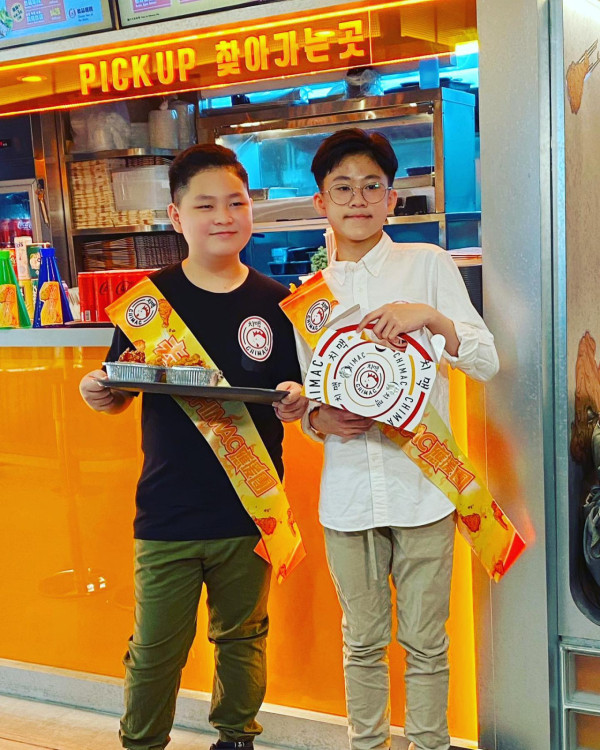 《愛回家》童星Philip仔暫別幕前久違現身！15歲近況暴風長高蛻變帥氣少男