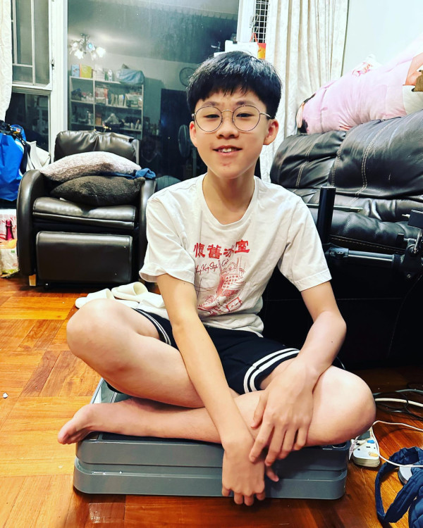 《愛回家》童星Philip仔暫別幕前久違現身！15歲近況暴風長高蛻變帥氣少男