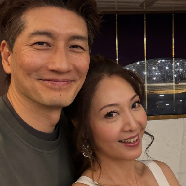 凍齡人妻息影移英後激罕返港露面！亞視世紀聚會同框49歲狀態不輸陳煒