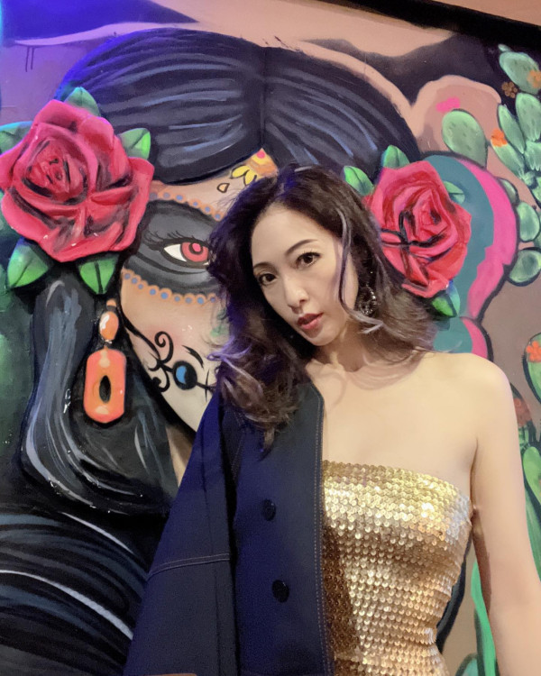 凍齡人妻息影移英後激罕返港露面！亞視世紀聚會同框49歲狀態不輸陳煒
