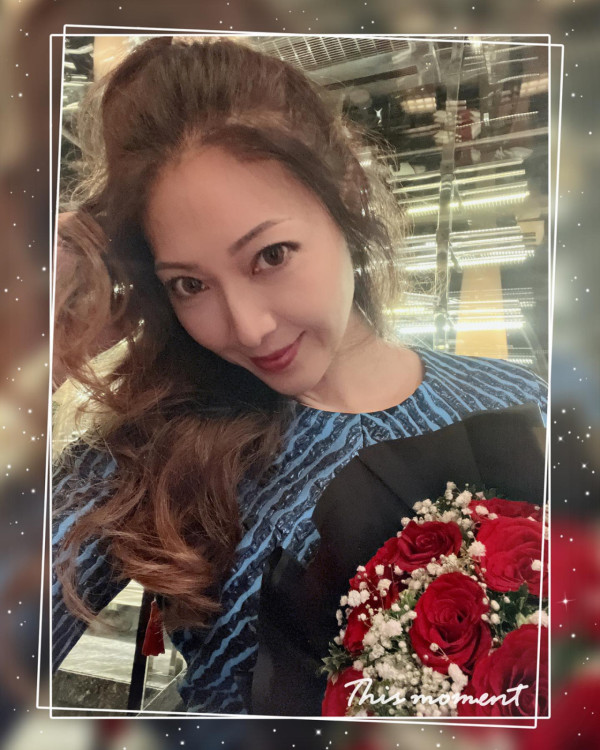 凍齡人妻息影移英後激罕返港露面！亞視世紀聚會同框49歲狀態不輸陳煒