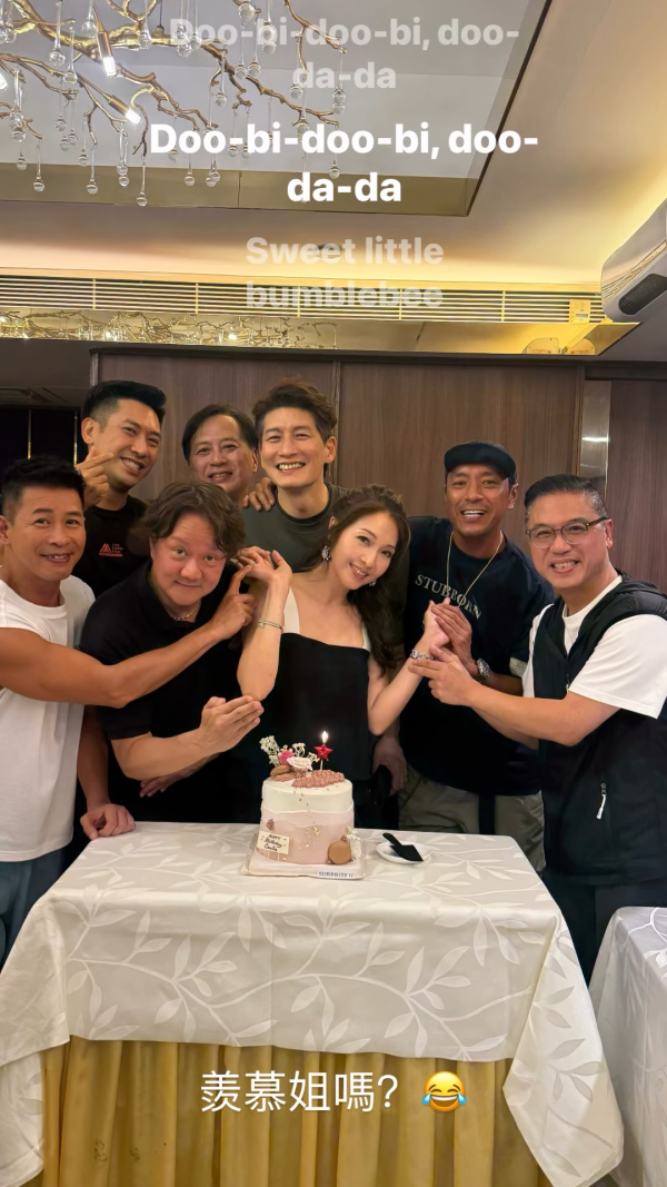 凍齡人妻息影移英後激罕返港露面！亞視世紀聚會同框49歲狀態不輸陳煒