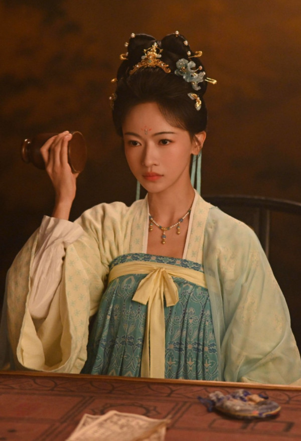 御廷謠｜吳謹言產後強勢復出！新劇首搭陳哲遠破案 延續魏瓔珞逆襲爽感