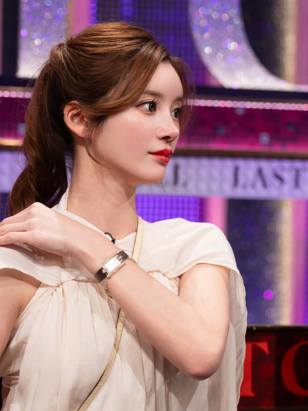 不良一族寻爱记2｜彩朱超狂背景起底6件事！网友封最美御姐坐拥41万粉丝翻身传奇