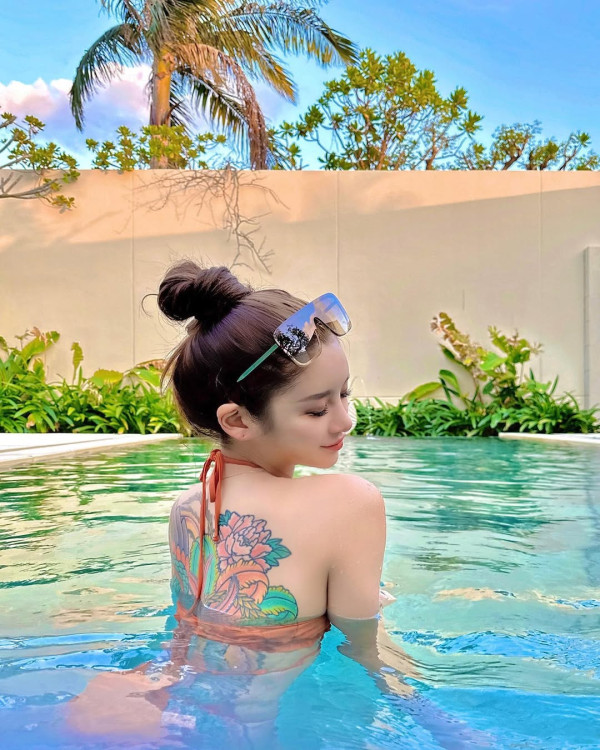 不良一族寻爱记2｜彩朱超狂背景起底6件事！网友封最美御姐坐拥41万粉丝翻身传奇