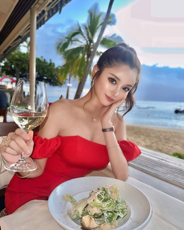 不良一族寻爱记2｜彩朱超狂背景起底6件事！网友封最美御姐坐拥41万粉丝翻身传奇