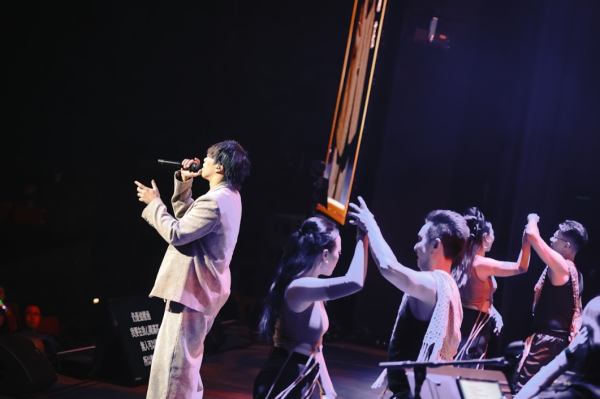 吳業坤孖胡鴻鈞美加演唱會圓滿結束！全場座無虛席坐滿數千粉絲