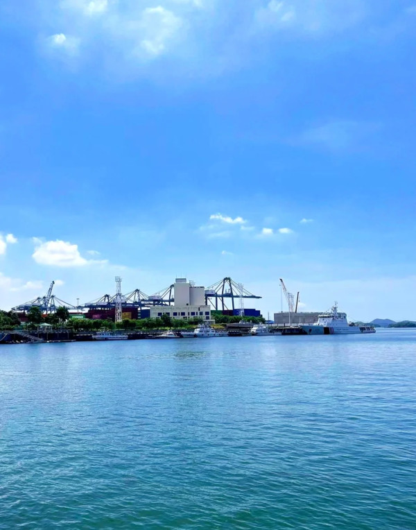 圖片來源:小紅書@深圳海琼 深圳最浪漫地鐵站「海山站」一日遊!沿海棧道/燈塔圖書館/天空之城俯瞰山海