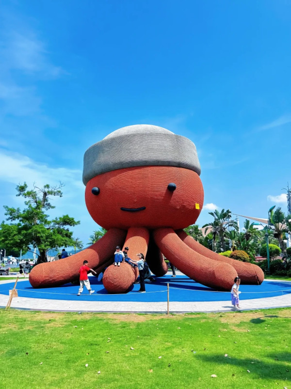 圖片來源:小紅書@萱妈带你浪🌊 深圳最浪漫地鐵站「海山站」一日遊!沿海棧道/燈塔圖書館/天空之城俯瞰山海