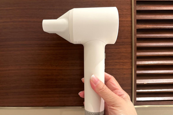 【Laifen Air Pro負離子高速風筒開箱實測】iPhone尺寸大輕過罐裝汽水！幾百蚊媲美千元名牌長髮5分鐘極速吹乾