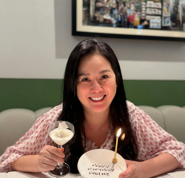 佘诗曼同届港姐息影18年罕有露面!52岁女强人超强冻龄甜美气质依旧