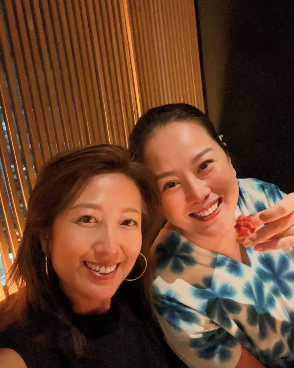 佘诗曼同届港姐息影18年罕有露面!52岁女强人超强冻龄甜美气质依旧