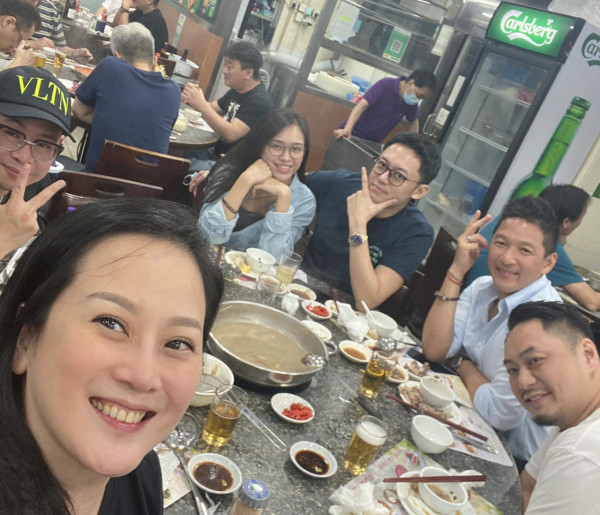 佘诗曼同届港姐息影18年罕有露面!52岁女强人超强冻龄甜美气质依旧