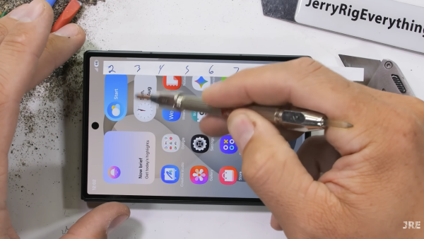 Samsung Galaxy Z Fold 8 暴力耐用測試影片公開 刮花、反向彎曲等4大地獄級考驗結果令人震驚