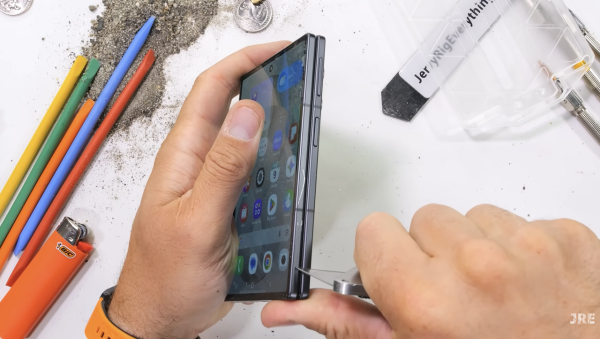 Samsung Galaxy Z Fold 8 暴力耐用測試影片公開 刮花、反向彎曲等4大地獄級考驗結果令人震驚