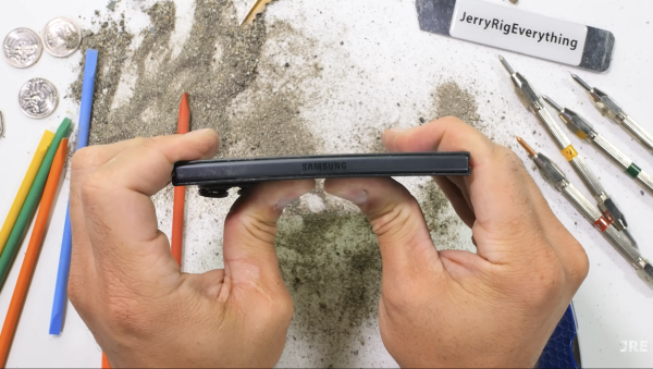 Samsung Galaxy Z Fold 8 暴力耐用測試影片公開 刮花、反向彎曲等4大地獄級考驗結果令人震驚