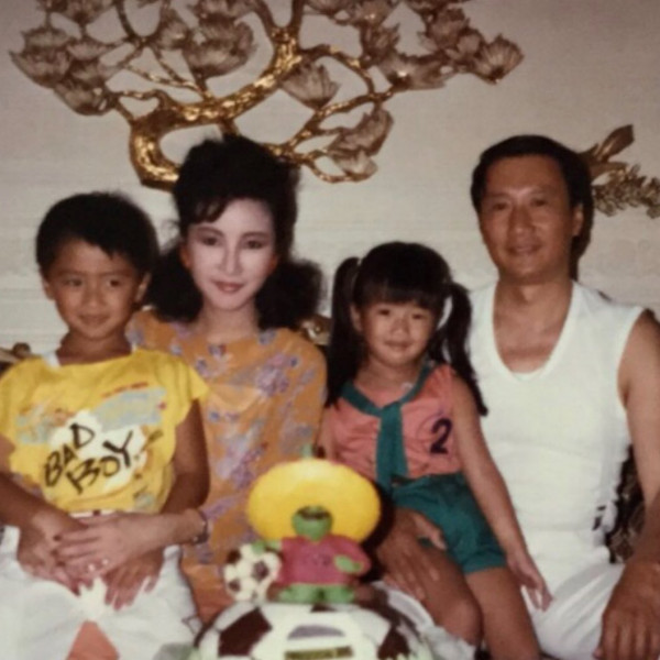 谢婷婷发文深痛悼念亡父谢贤冥诞！罕贴三代同堂合照吐心声：真的真的很想你