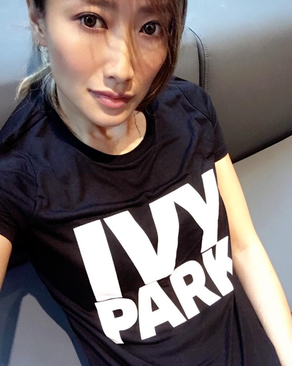 谢婷婷发文深痛悼念亡父谢贤冥诞！罕贴三代同堂合照吐心声：真的真的很想你