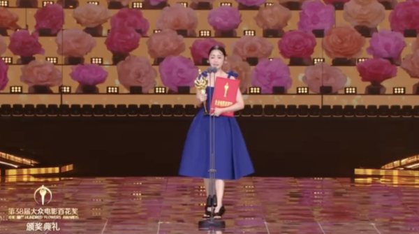 百花奖2026|卫诗雅凭《破·地狱》勇夺百花影后!带伤出席台上哽咽:我会继续努力