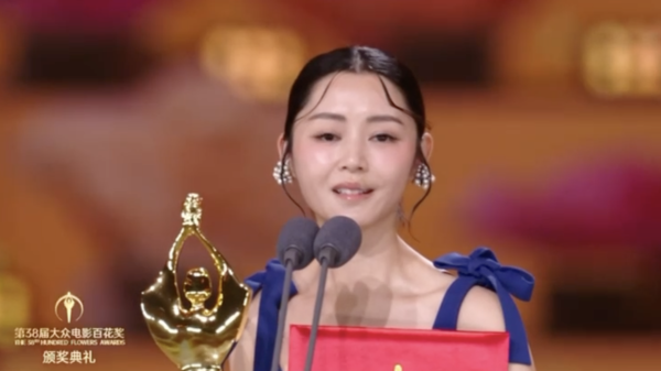 百花奖2026|卫诗雅凭《破·地狱》勇夺百花影后!带伤出席台上哽咽:我会继续努力