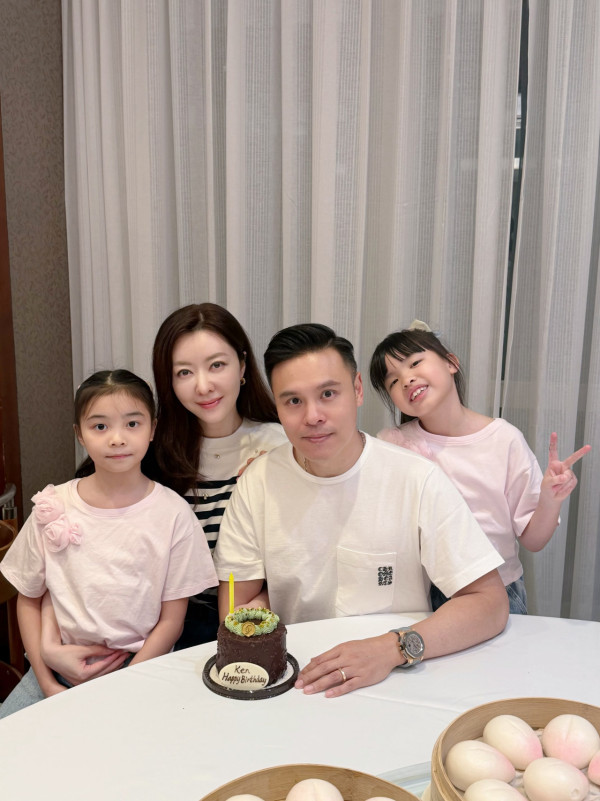 熊黛林8歲雙胞胎女兒驚見顏值差距！大女水汪汪大眼複製媽媽 細女倒模爸爸