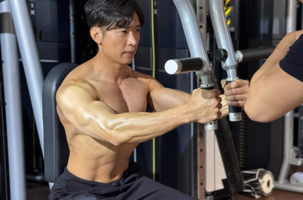 三代同糖｜Terry李偉健唯一倖存者過渡處境劇！爆肌香港先生傻氣形象真實年齡令人震驚