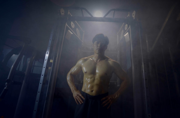 三代同糖｜Terry李偉健唯一倖存者過渡處境劇！爆肌香港先生傻氣形象真實年齡令人震驚