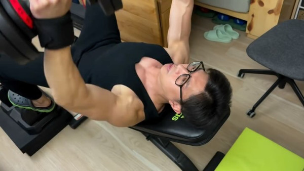 三代同糖｜Terry李偉健唯一倖存者過渡處境劇！爆肌香港先生傻氣形象真實年齡令人震驚