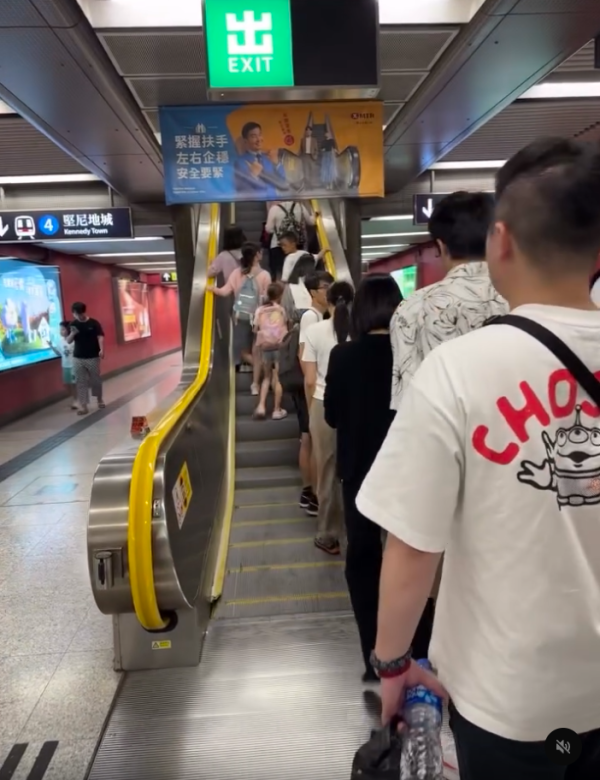 香港扶手电梯快3倍？台客惊呼最不习惯！港人爆笑反揭全港“最高速电梯”朝圣地