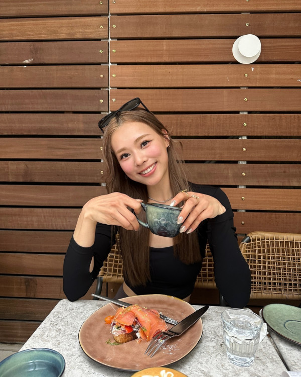 TVB性感小花出海滑水意外甩泳衣走光！比堅尼當場滑落移位即時單手扯住