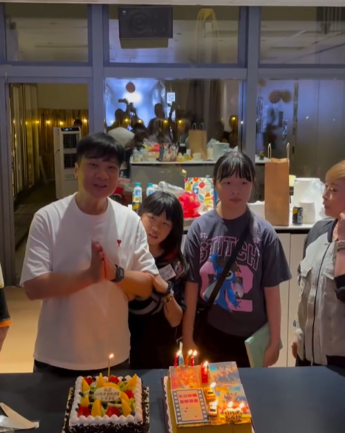 錢嘉樂61歲生日全家福曝兩女兒顏值變化！13歲大女青春期一舉動獲讚好有家教