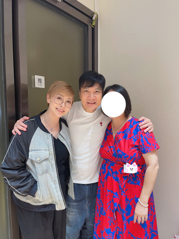 錢嘉樂61歲生日全家福曝兩女兒顏值變化！13歲大女青春期一舉動獲讚好有家教