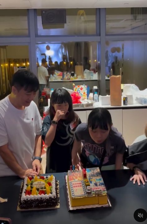 錢嘉樂61歲生日全家福曝兩女兒顏值變化！13歲大女青春期一舉動獲讚好有家教