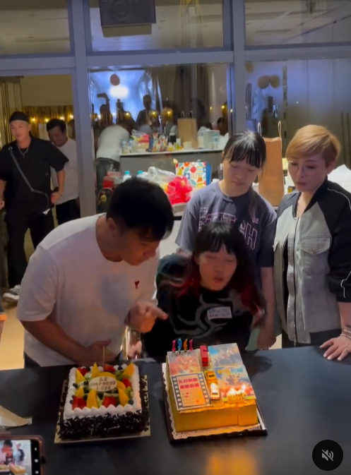 錢嘉樂61歲生日全家福曝兩女兒顏值變化！13歲大女青春期一舉動獲讚好有家教
