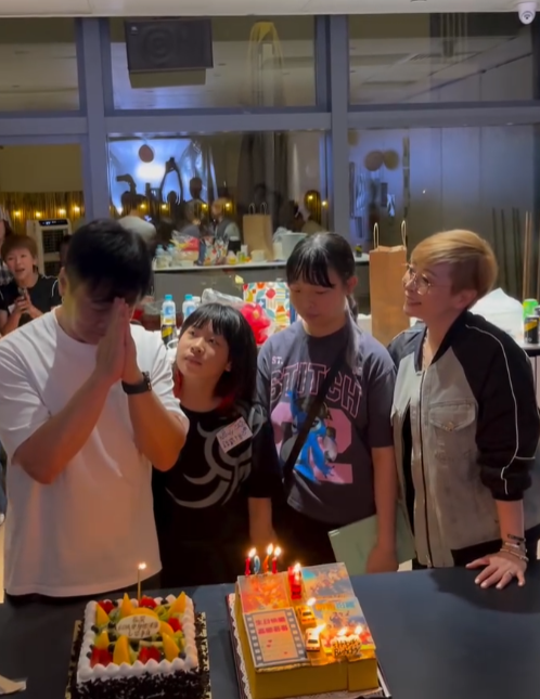 錢嘉樂61歲生日全家福曝兩女兒顏值變化！13歲大女青春期一舉動獲讚好有家教