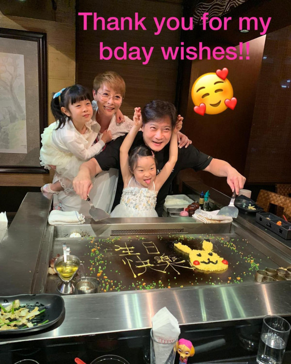 錢嘉樂61歲生日全家福曝兩女兒顏值變化！13歲大女青春期一舉動獲讚好有家教