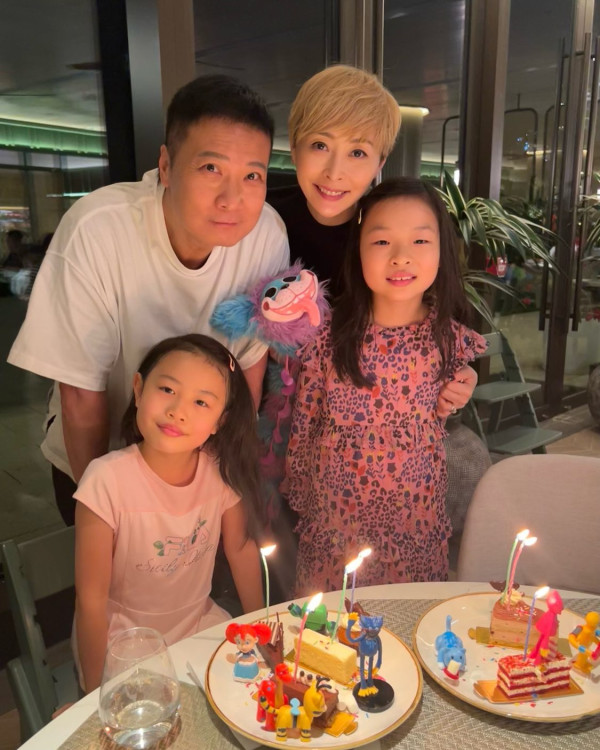 錢嘉樂61歲生日全家福曝兩女兒顏值變化！13歲大女青春期一舉動獲讚好有家教